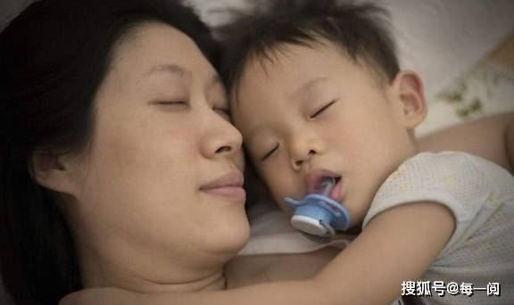 天龙八部勇猛宝宝怎么改属性？宝宝抱着睡放下哭，抱睡习惯怎么改？做到三点，宝宝睡得香插图4